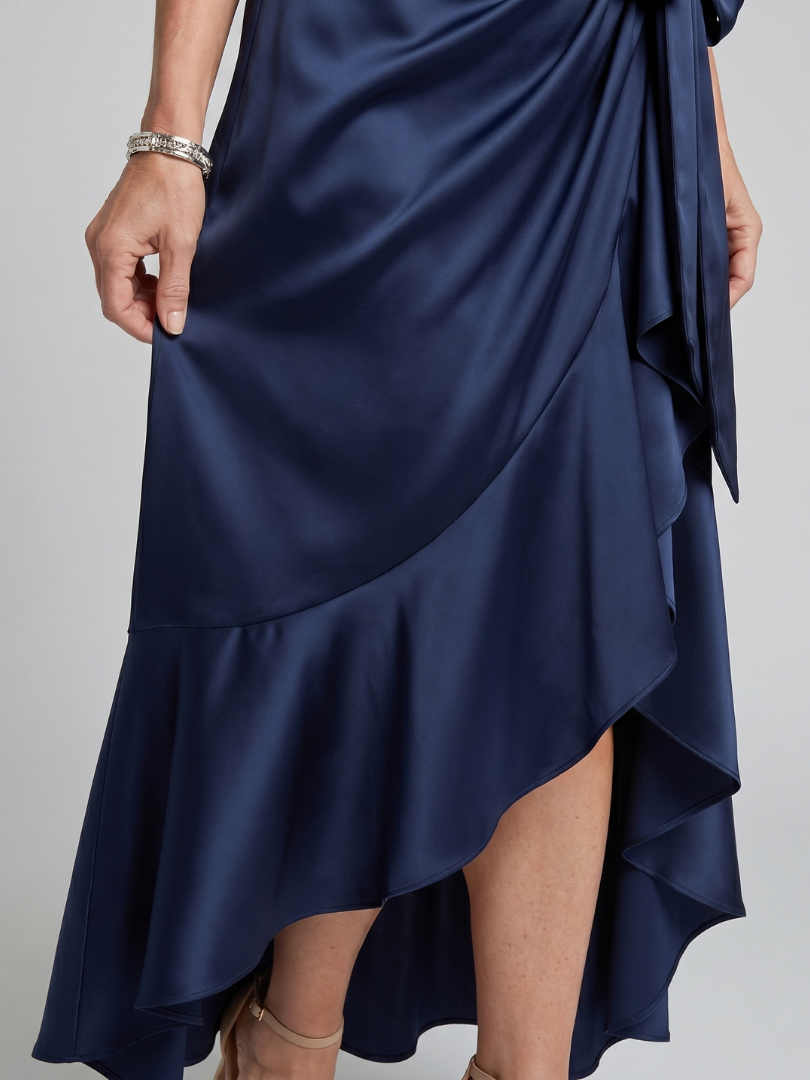 Honora | Midikleid mit Wickeloptik, Neckholder und asymmetrischem Saum