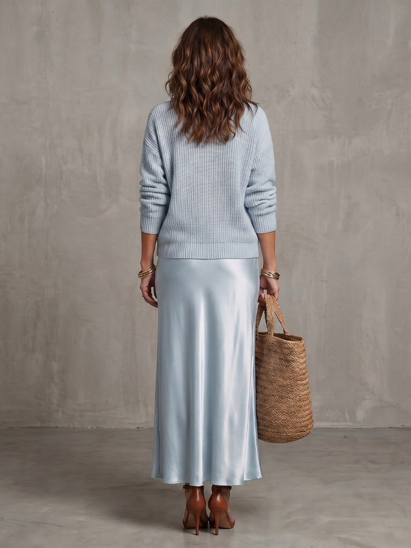 Luciana | Set aus Strickpullover und Satin-Rock im Schrägschnitt