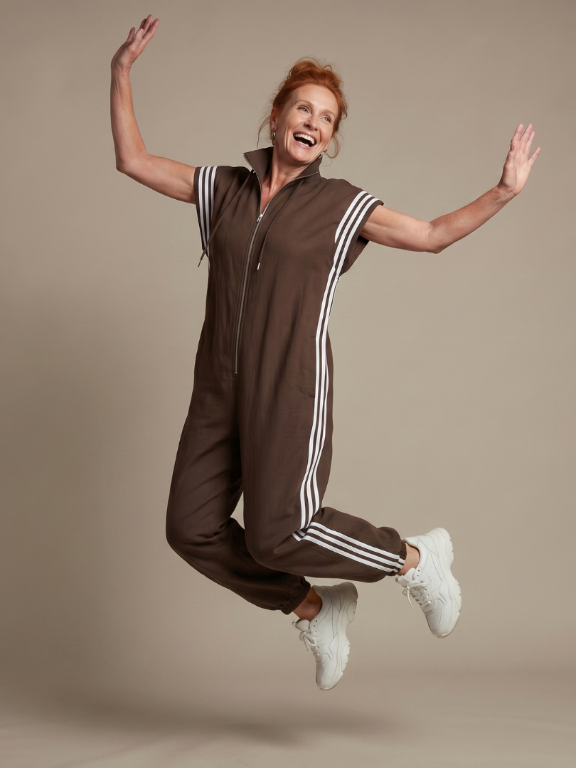 Lark | Jumpsuit mit Reißverschluss vorne und Seitenstreifen