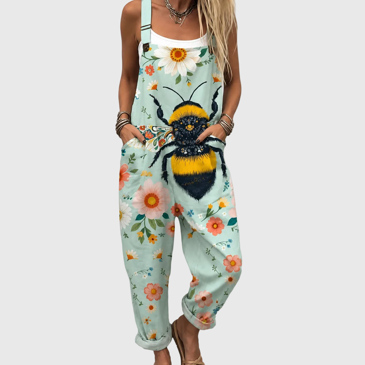 Latzhose mit Blumen und Bienen