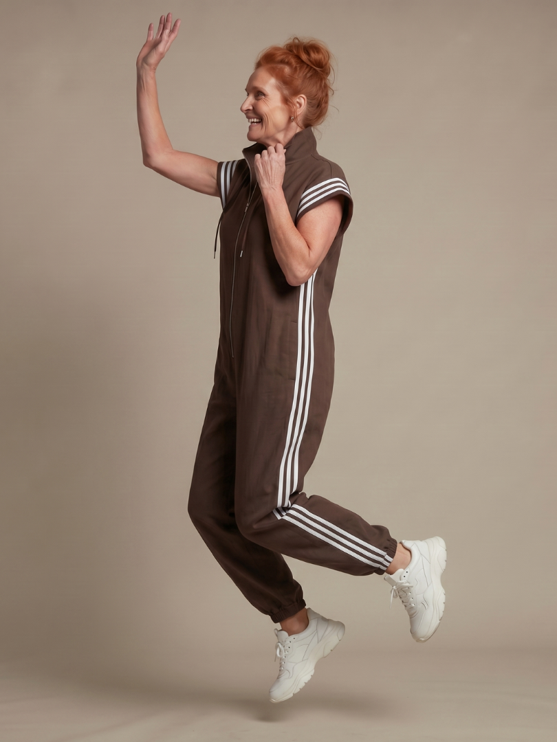 Lark | Jumpsuit mit Reißverschluss vorne und Seitenstreifen