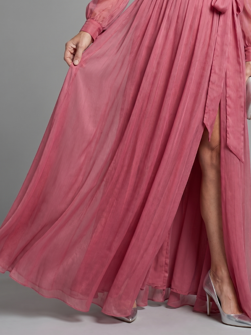 Meredith | Langärmliges, fließendes Maxikleid mit transparentem Wickel-Detail