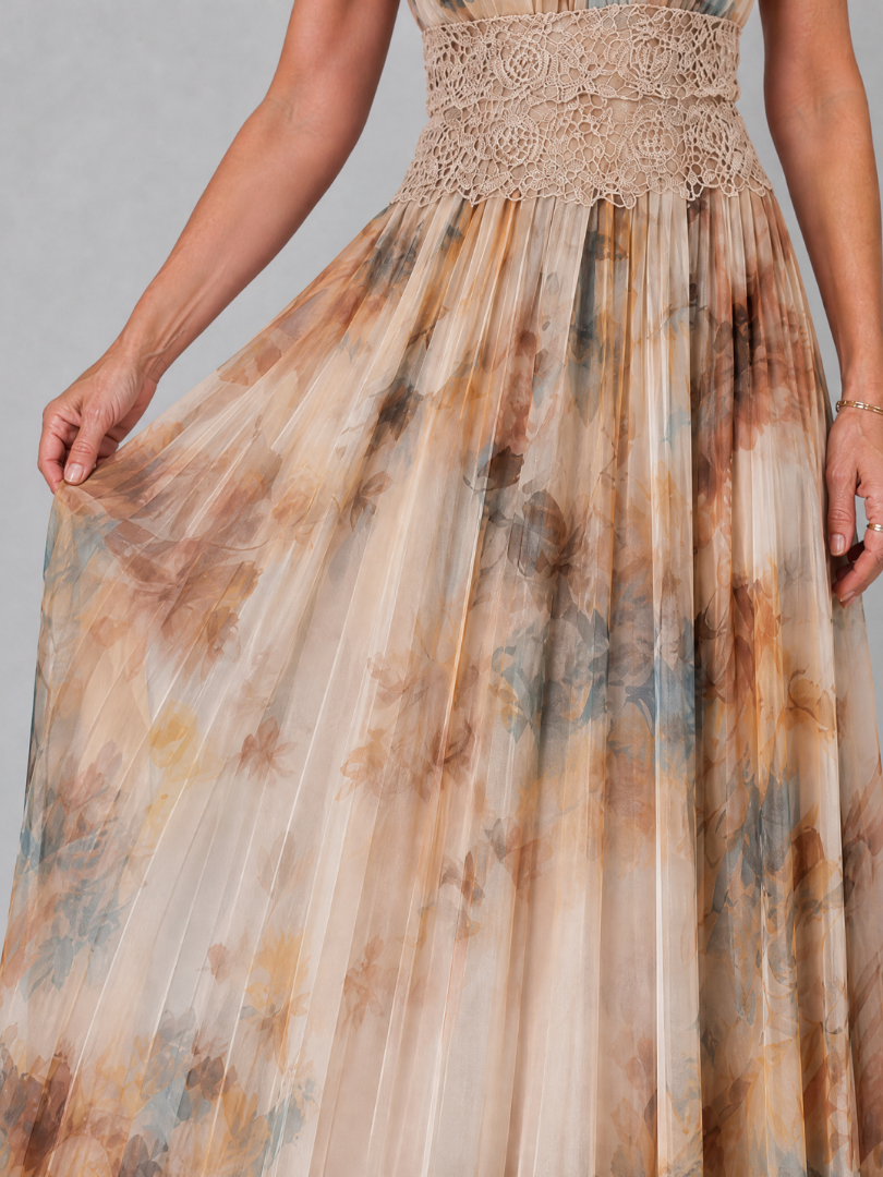 Elavenue | Maxikleid mit Neckholder-Ausschnitt und Spitzendetail an der Taille