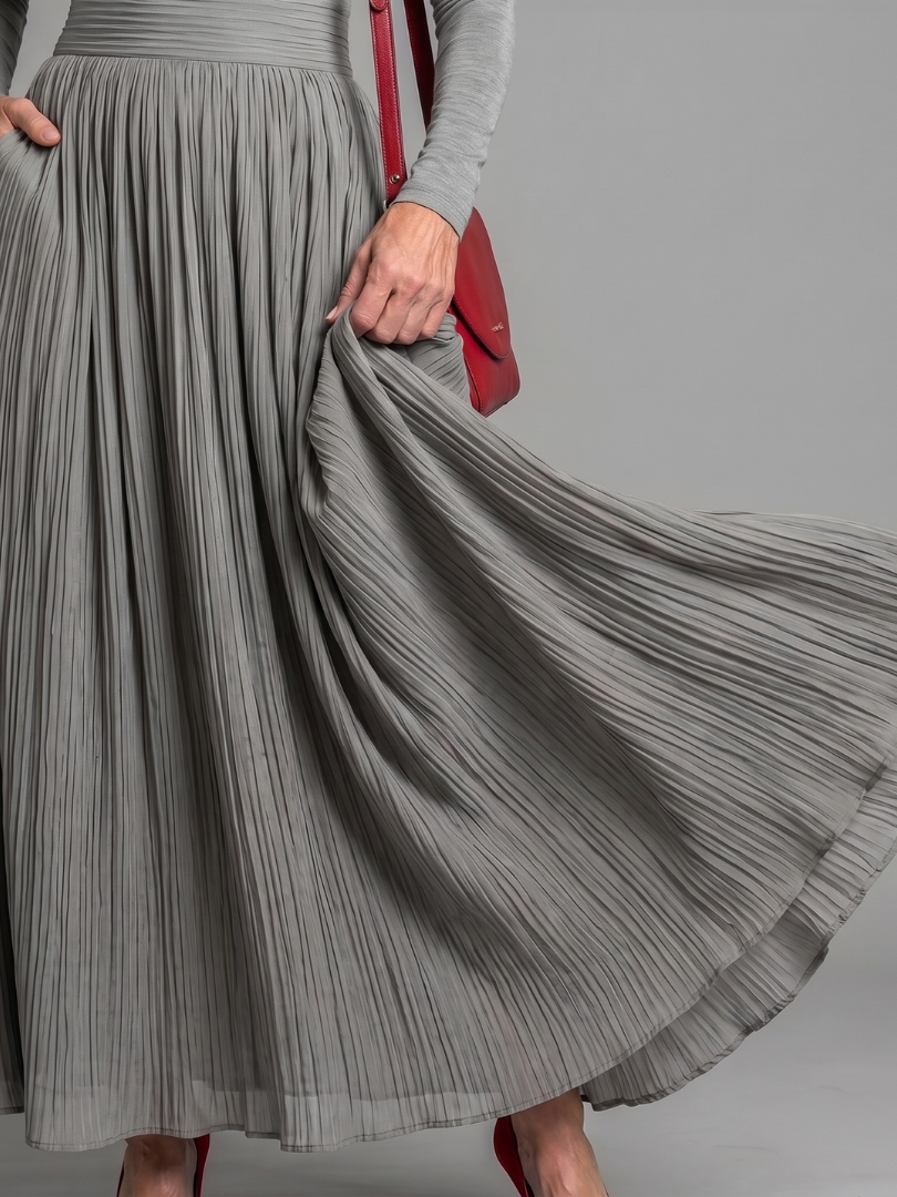 Lana | Langärmliges Midikleid mit Rollkragen und betonter Taille