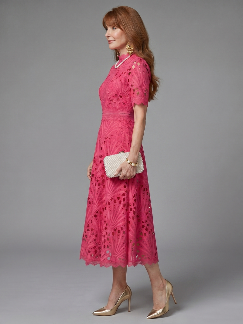 Juno | Midikleid mit Kurzarm, Spitzenstickerei und figurbetonter Taille