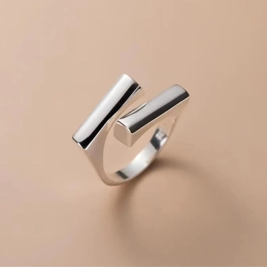 Enkel geometrisk ring med släta flätor