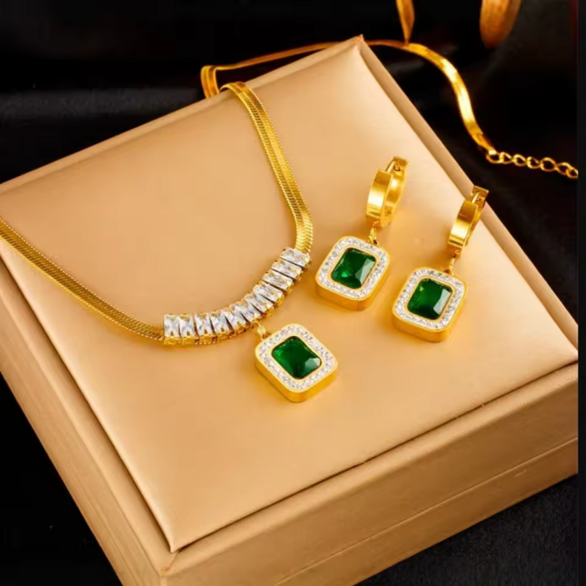 Emerald-Look Schmuckset – Ansicht 2