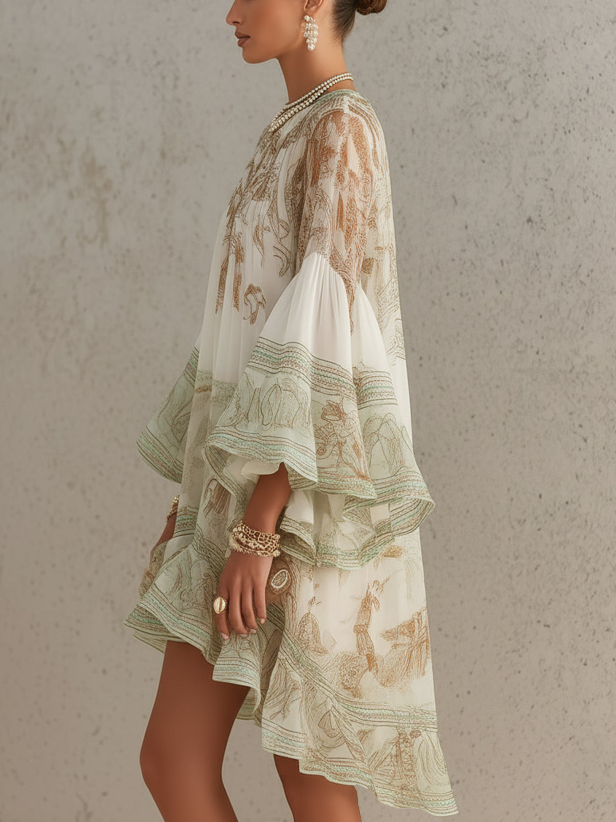 Grün gemustertes Chiffon-Minikleid mit Volantärmeln und Volantsaum