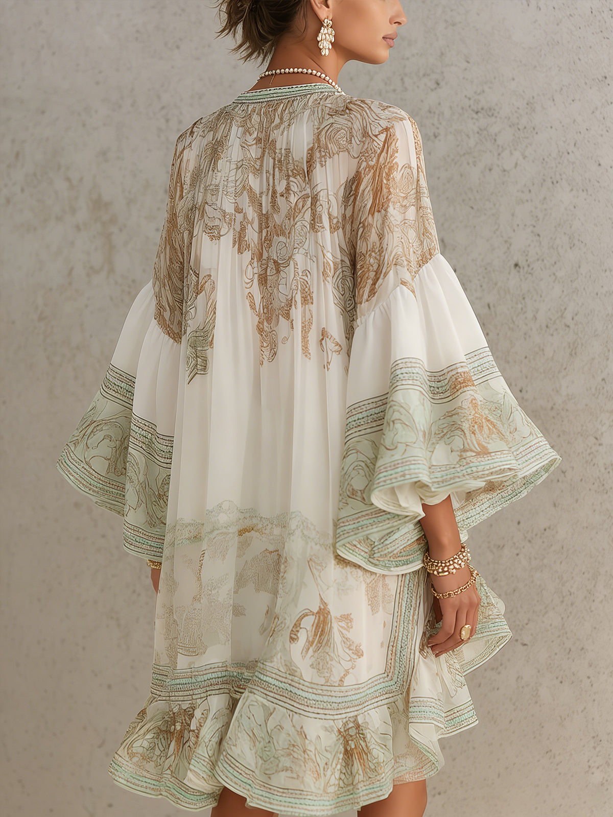 Grün gemustertes Chiffon-Minikleid mit Volantärmeln und Volantsaum