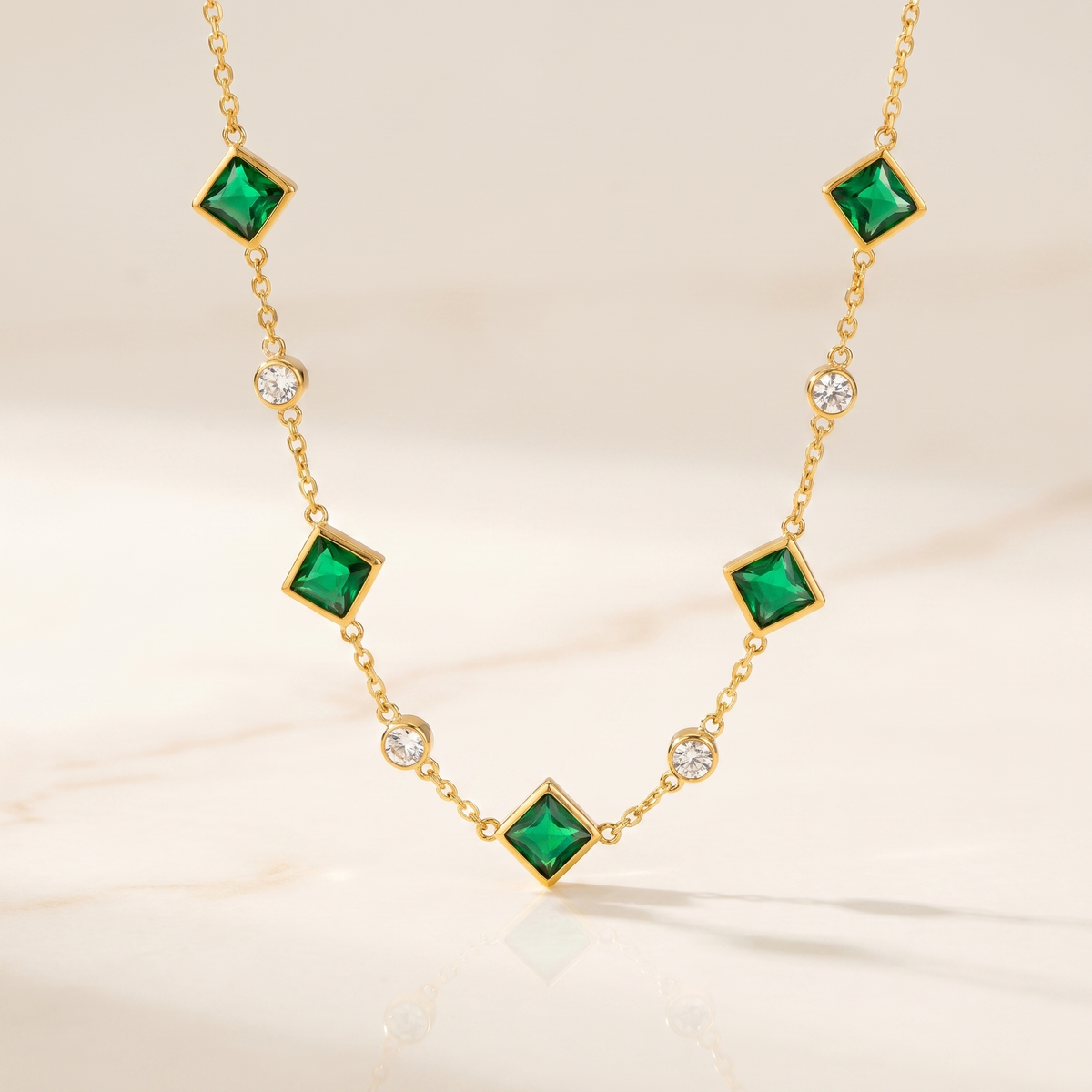 Emerald-Look Halskette