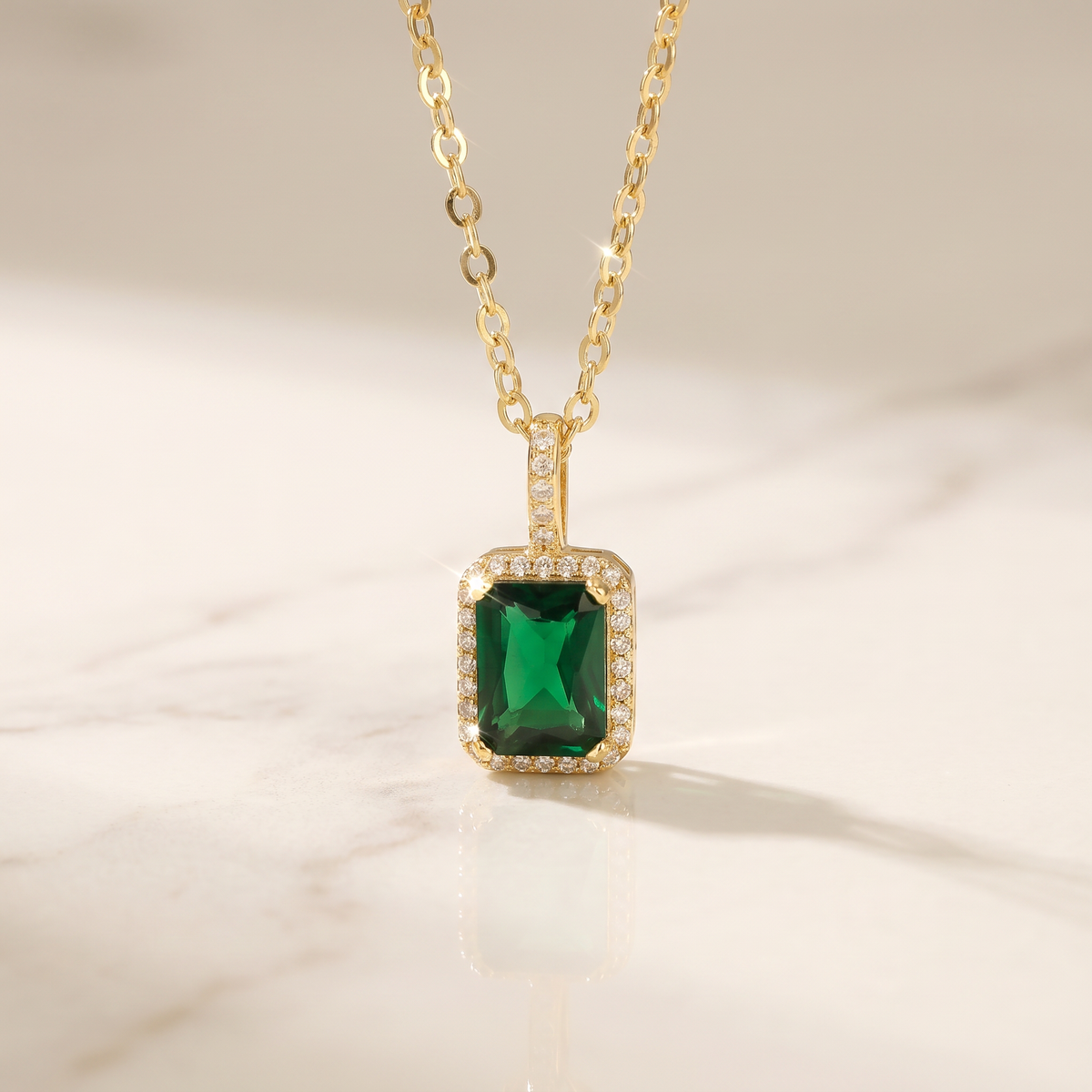 Emerald-Look Halskette